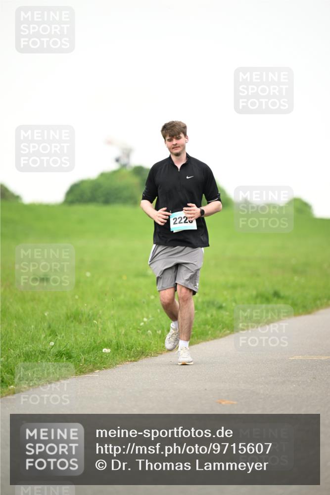 10.05.2026 - 8. Wedeler Halbmarathon Dr. Thomas Lammeyer http://msf.ph/oto/9715607 10.05.2026 12:28:07 Laufen 222 meine-sportfotos.de