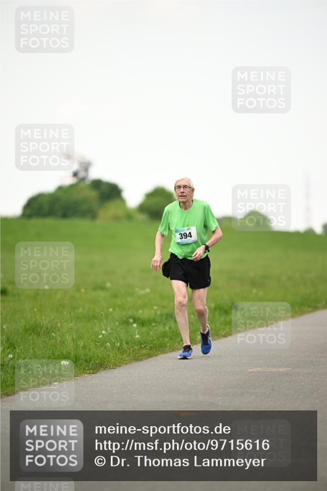 10.05.2026 - 8. Wedeler Halbmarathon Dr. Thomas Lammeyer http://msf.ph/oto/9715616 10.05.2026 12:28:59 Laufen 394 meine-sportfotos.de