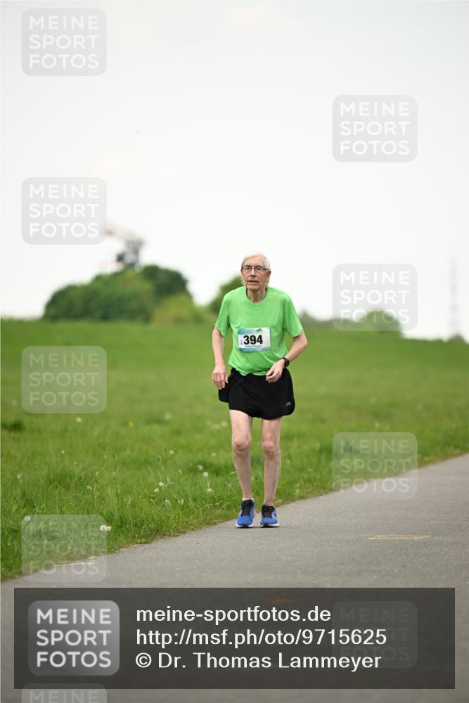 10.05.2026 - 8. Wedeler Halbmarathon Dr. Thomas Lammeyer http://msf.ph/oto/9715625 10.05.2026 12:29:00 Laufen 394 meine-sportfotos.de