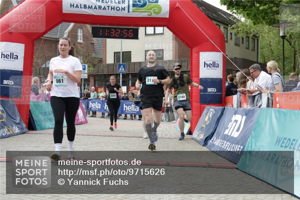 10.05.2026 - 8. Wedeler Halbmarathon Yannick Fuchs http://msf.ph/oto/9715626 10.05.2026 11:32:54 Ziel 654, 656, 661, 936, 943, 2168, 2176, 2223, 2242 meine-sportfotos.de