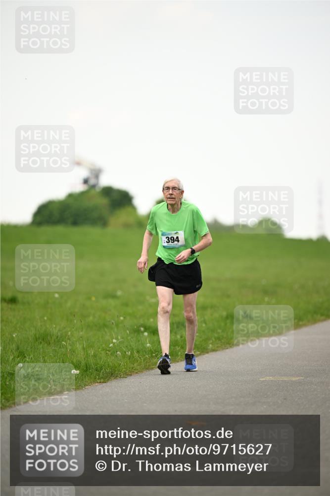 10.05.2026 - 8. Wedeler Halbmarathon Dr. Thomas Lammeyer http://msf.ph/oto/9715627 10.05.2026 12:29:00 Laufen 394 meine-sportfotos.de