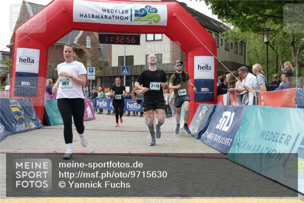 10.05.2026 - 8. Wedeler Halbmarathon Yannick Fuchs http://msf.ph/oto/9715630 10.05.2026 11:32:54 Ziel 654, 656, 661, 936, 943, 2168, 2176, 2223, 2242 meine-sportfotos.de