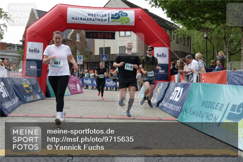 10.05.2026 - 8. Wedeler Halbmarathon Yannick Fuchs http://msf.ph/oto/9715635 10.05.2026 11:32:55 Ziel 661, 936, 2168, 2176, 2223, 2242 meine-sportfotos.de