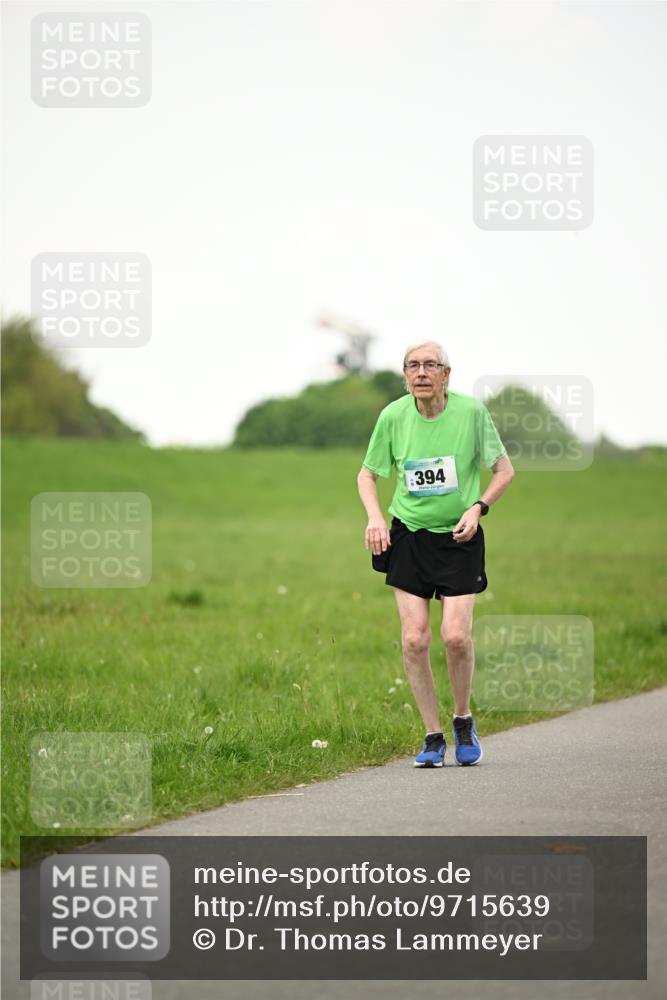 10.05.2026 - 8. Wedeler Halbmarathon Dr. Thomas Lammeyer http://msf.ph/oto/9715639 10.05.2026 12:29:01 Laufen 394 meine-sportfotos.de