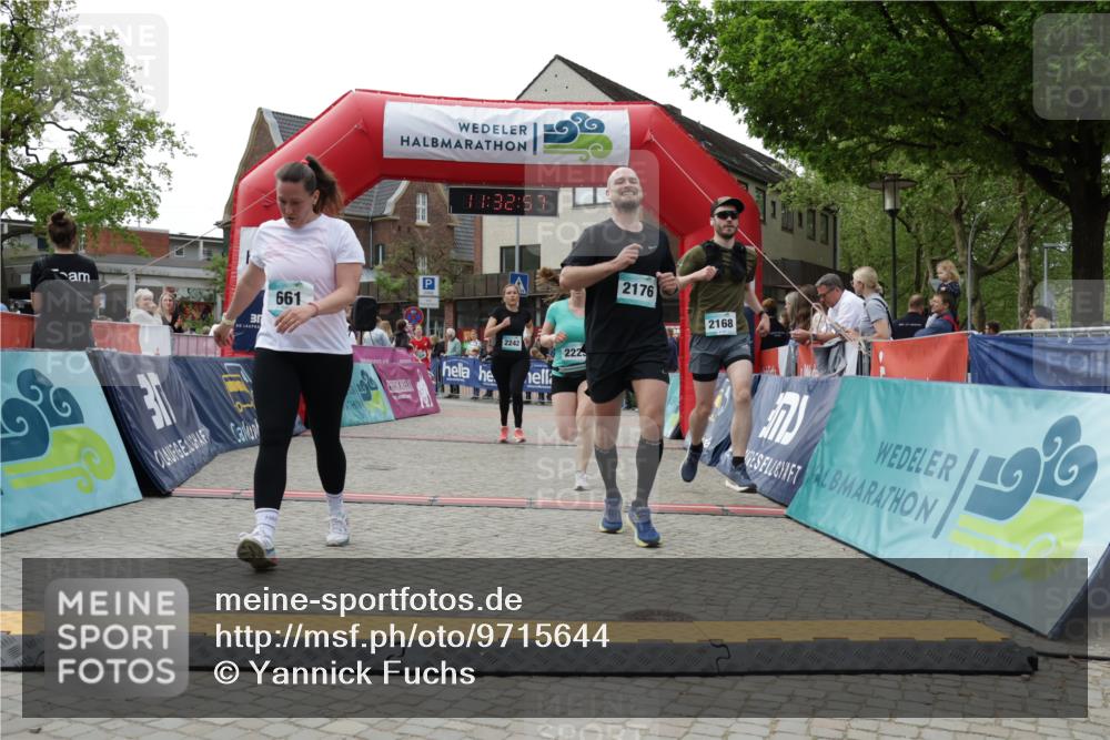 10.05.2026 - 8. Wedeler Halbmarathon Yannick Fuchs http://msf.ph/oto/9715644 10.05.2026 11:32:55 Ziel 661, 936, 2168, 2176, 2223, 2242 meine-sportfotos.de