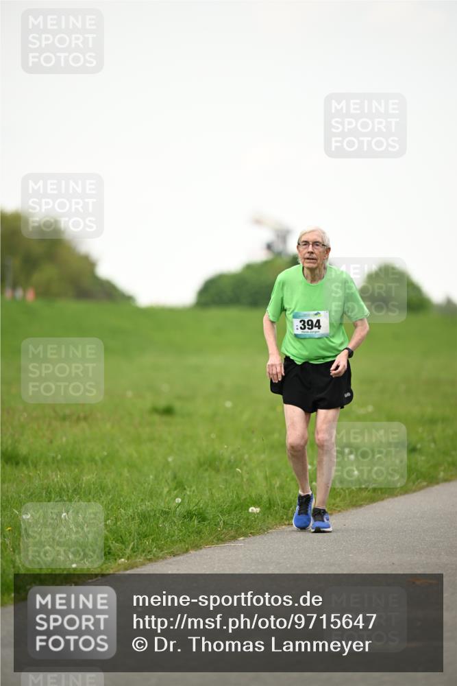 10.05.2026 - 8. Wedeler Halbmarathon Dr. Thomas Lammeyer http://msf.ph/oto/9715647 10.05.2026 12:29:02 Laufen 394 meine-sportfotos.de