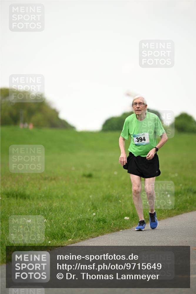 10.05.2026 - 8. Wedeler Halbmarathon Dr. Thomas Lammeyer http://msf.ph/oto/9715649 10.05.2026 12:29:02 Laufen 394 meine-sportfotos.de