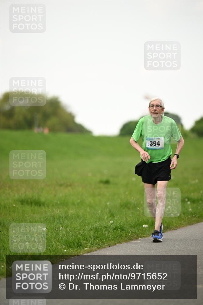 10.05.2026 - 8. Wedeler Halbmarathon Dr. Thomas Lammeyer http://msf.ph/oto/9715652 10.05.2026 12:29:02 Laufen 394 meine-sportfotos.de