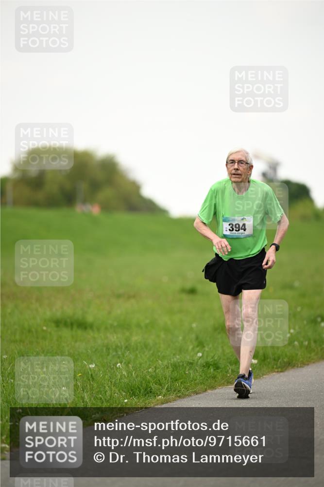 10.05.2026 - 8. Wedeler Halbmarathon Dr. Thomas Lammeyer http://msf.ph/oto/9715661 10.05.2026 12:29:03 Laufen 394 meine-sportfotos.de
