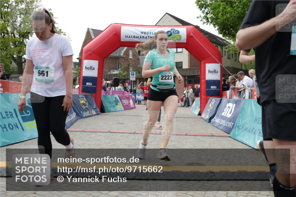10.05.2026 - 8. Wedeler Halbmarathon Yannick Fuchs http://msf.ph/oto/9715662 10.05.2026 11:32:57 Ziel 661, 936, 2168, 2176, 2223, 2242 meine-sportfotos.de