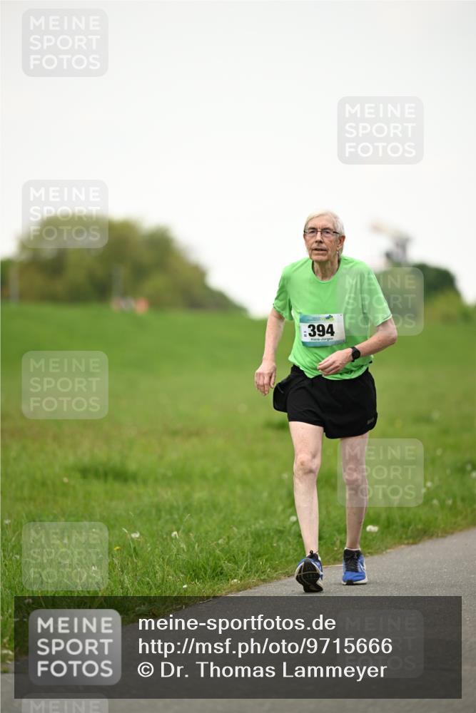 10.05.2026 - 8. Wedeler Halbmarathon Dr. Thomas Lammeyer http://msf.ph/oto/9715666 10.05.2026 12:29:03 Laufen 394 meine-sportfotos.de