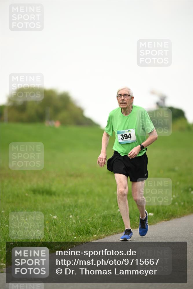 10.05.2026 - 8. Wedeler Halbmarathon Dr. Thomas Lammeyer http://msf.ph/oto/9715667 10.05.2026 12:29:04 Laufen 394 meine-sportfotos.de