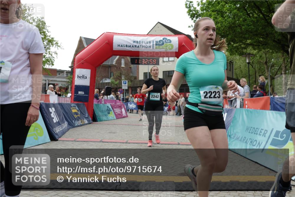 10.05.2026 - 8. Wedeler Halbmarathon Yannick Fuchs http://msf.ph/oto/9715674 10.05.2026 11:32:57 Ziel 661, 936, 2168, 2176, 2223, 2242 meine-sportfotos.de