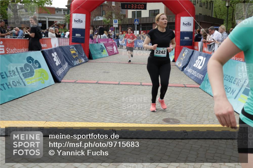 10.05.2026 - 8. Wedeler Halbmarathon Yannick Fuchs http://msf.ph/oto/9715683 10.05.2026 11:32:58 Ziel 661, 936, 2168, 2176, 2223, 2242 meine-sportfotos.de