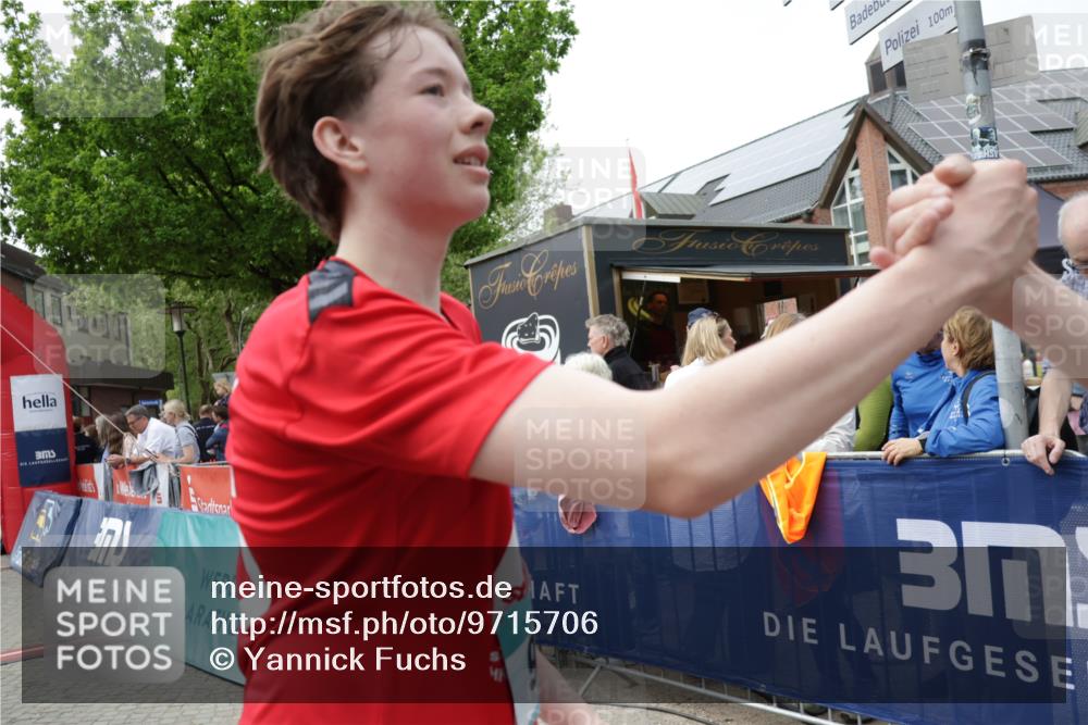 10.05.2026 - 8. Wedeler Halbmarathon Yannick Fuchs http://msf.ph/oto/9715706 10.05.2026 11:33:05 Ziel 2050 meine-sportfotos.de
