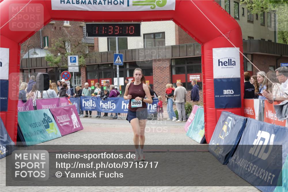 10.05.2026 - 8. Wedeler Halbmarathon Yannick Fuchs http://msf.ph/oto/9715717 10.05.2026 11:33:08 Ziel 2050, 2118, 2195 meine-sportfotos.de