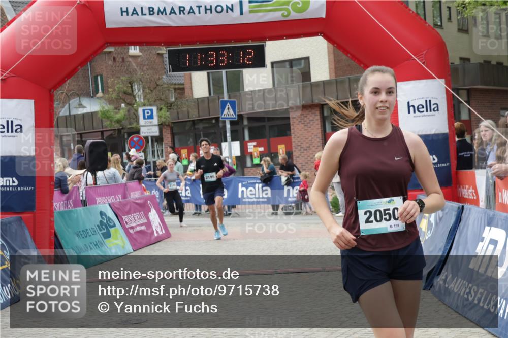 10.05.2026 - 8. Wedeler Halbmarathon Yannick Fuchs http://msf.ph/oto/9715738 10.05.2026 11:33:10 Ziel 2050, 2107, 2118, 2195 meine-sportfotos.de