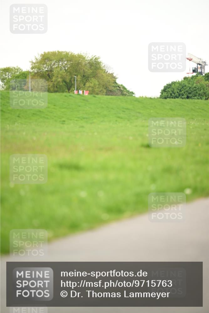 10.05.2026 - 8. Wedeler Halbmarathon Dr. Thomas Lammeyer http://msf.ph/oto/9715763 10.05.2026 12:29:25 Laufen  meine-sportfotos.de