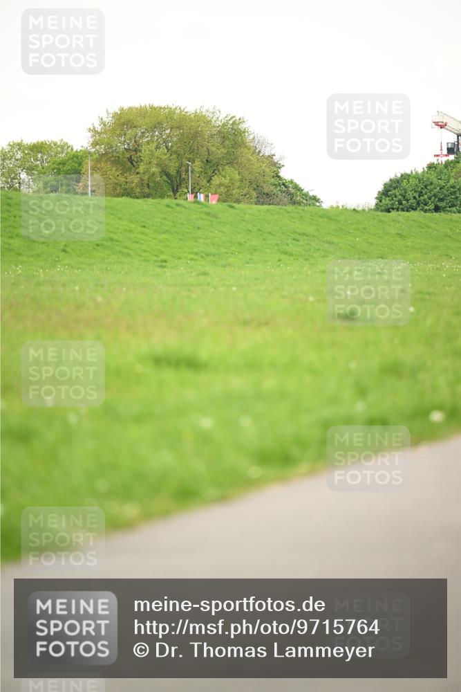10.05.2026 - 8. Wedeler Halbmarathon Dr. Thomas Lammeyer http://msf.ph/oto/9715764 10.05.2026 12:29:26 Laufen  meine-sportfotos.de