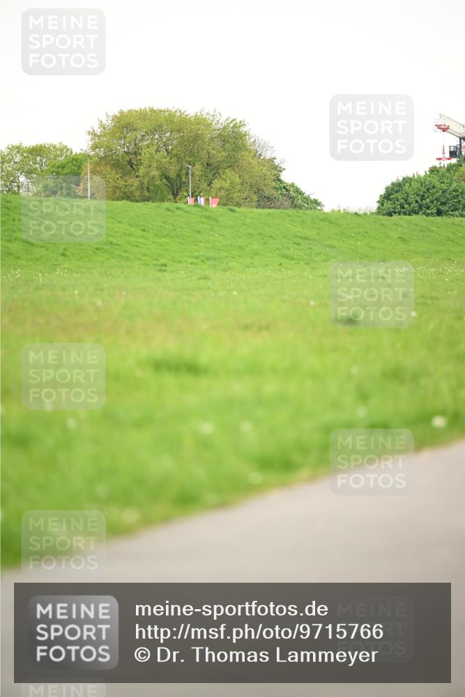 10.05.2026 - 8. Wedeler Halbmarathon Dr. Thomas Lammeyer http://msf.ph/oto/9715766 10.05.2026 12:29:26 Laufen  meine-sportfotos.de