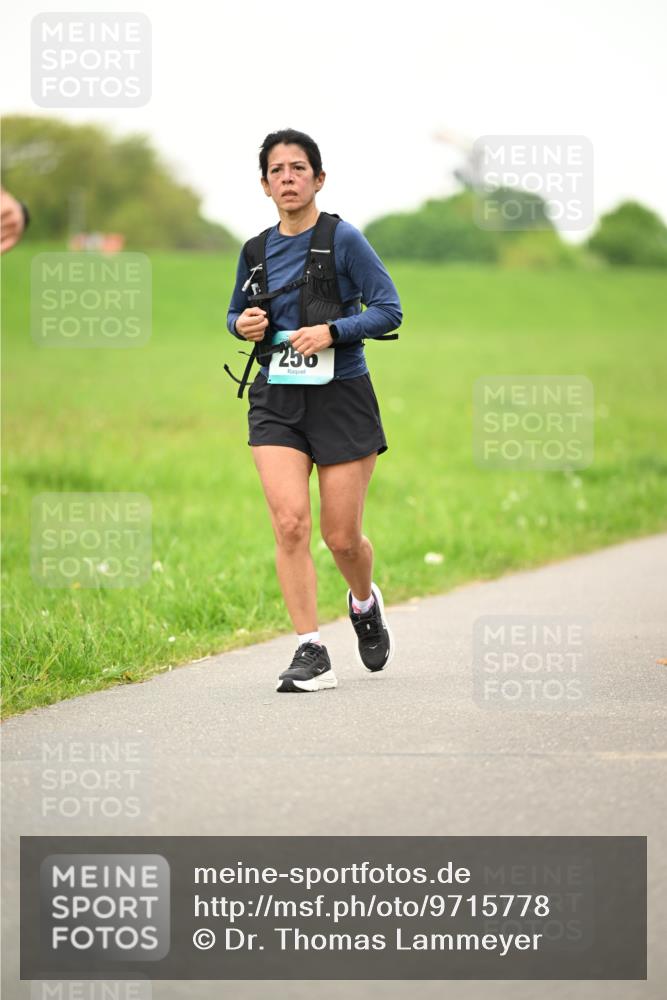 10.05.2026 - 8. Wedeler Halbmarathon Dr. Thomas Lammeyer http://msf.ph/oto/9715778 10.05.2026 12:29:30 Laufen 250 meine-sportfotos.de