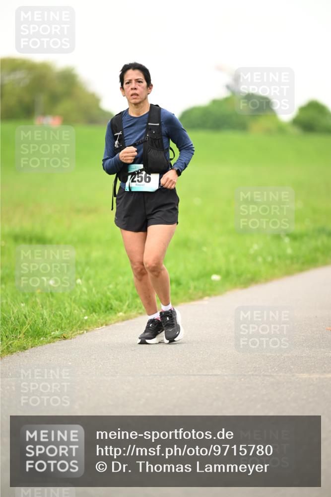 10.05.2026 - 8. Wedeler Halbmarathon Dr. Thomas Lammeyer http://msf.ph/oto/9715780 10.05.2026 12:29:30 Laufen 256 meine-sportfotos.de