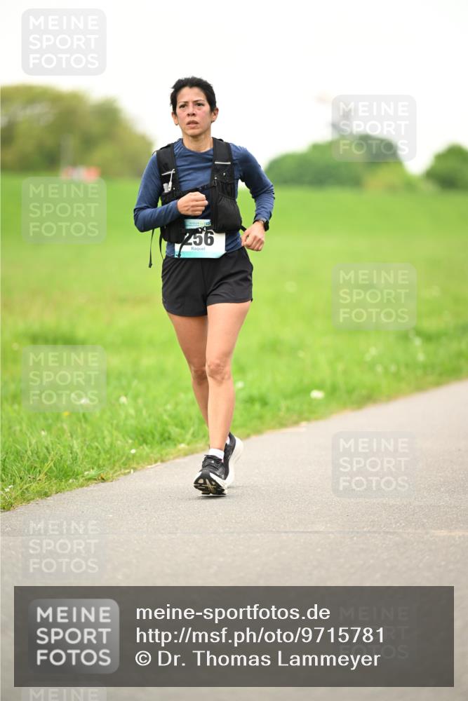 10.05.2026 - 8. Wedeler Halbmarathon Dr. Thomas Lammeyer http://msf.ph/oto/9715781 10.05.2026 12:29:30 Laufen 256 meine-sportfotos.de