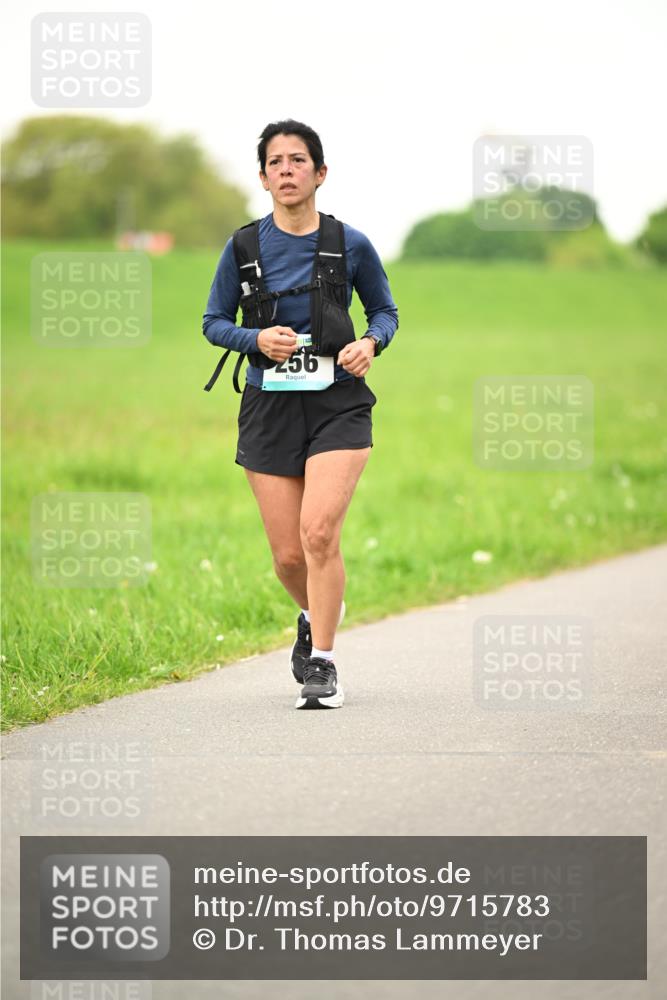 10.05.2026 - 8. Wedeler Halbmarathon Dr. Thomas Lammeyer http://msf.ph/oto/9715783 10.05.2026 12:29:30 Laufen 256 meine-sportfotos.de