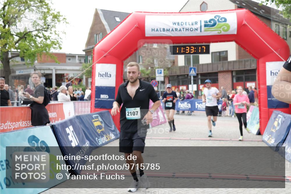 10.05.2026 - 8. Wedeler Halbmarathon Yannick Fuchs http://msf.ph/oto/9715785 10.05.2026 11:33:15 Ziel 742, 2107, 2118, 2128, 2195 meine-sportfotos.de