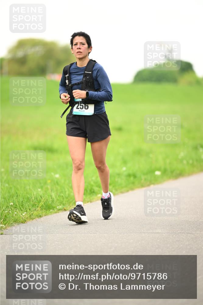10.05.2026 - 8. Wedeler Halbmarathon Dr. Thomas Lammeyer http://msf.ph/oto/9715786 10.05.2026 12:29:30 Laufen 256 meine-sportfotos.de