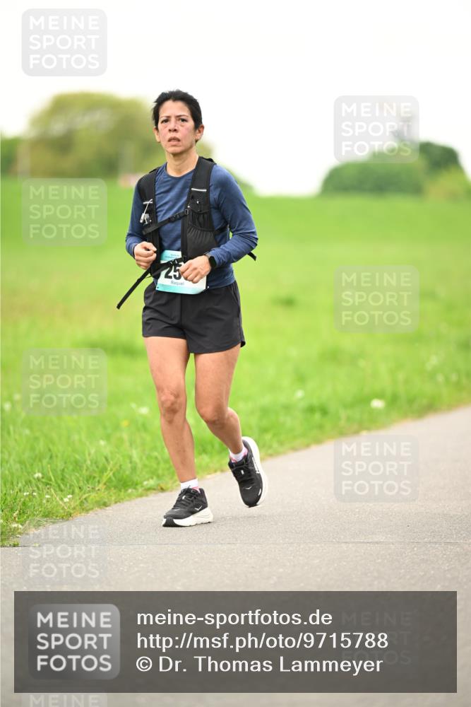 10.05.2026 - 8. Wedeler Halbmarathon Dr. Thomas Lammeyer http://msf.ph/oto/9715788 10.05.2026 12:29:31 Laufen  meine-sportfotos.de
