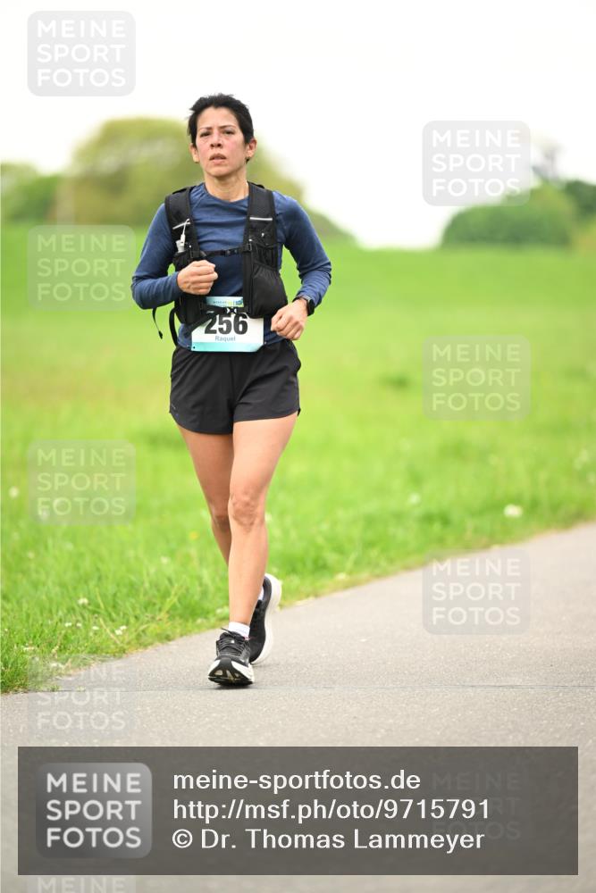 10.05.2026 - 8. Wedeler Halbmarathon Dr. Thomas Lammeyer http://msf.ph/oto/9715791 10.05.2026 12:29:31 Laufen 256 meine-sportfotos.de