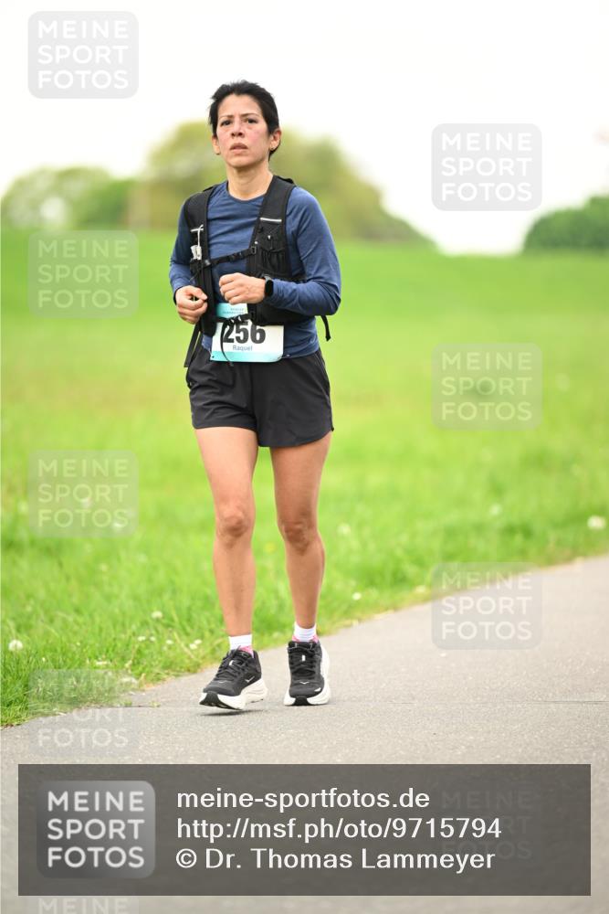 10.05.2026 - 8. Wedeler Halbmarathon Dr. Thomas Lammeyer http://msf.ph/oto/9715794 10.05.2026 12:29:31 Laufen 256 meine-sportfotos.de