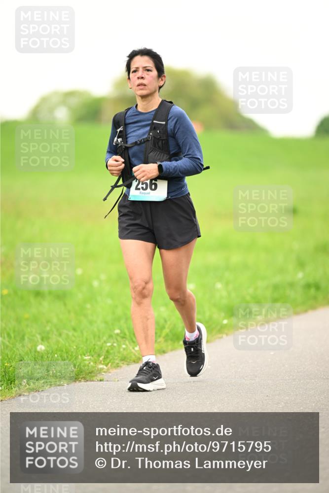 10.05.2026 - 8. Wedeler Halbmarathon Dr. Thomas Lammeyer http://msf.ph/oto/9715795 10.05.2026 12:29:31 Laufen 256 meine-sportfotos.de