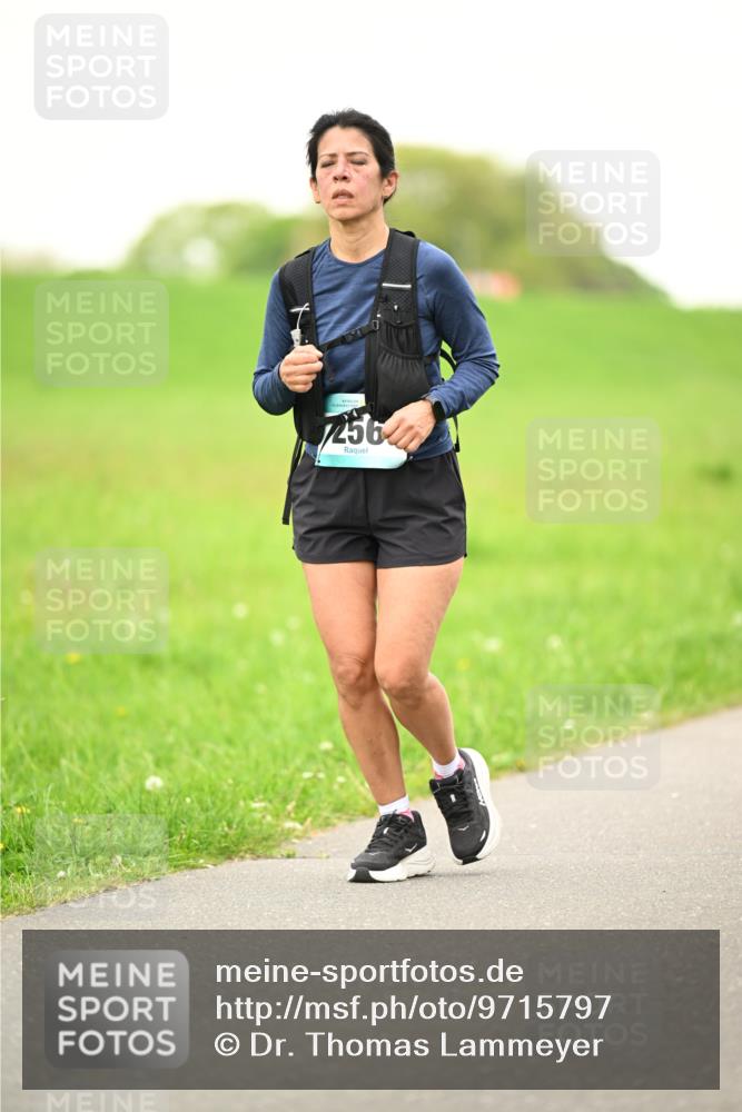 10.05.2026 - 8. Wedeler Halbmarathon Dr. Thomas Lammeyer http://msf.ph/oto/9715797 10.05.2026 12:29:31 Laufen 256 meine-sportfotos.de