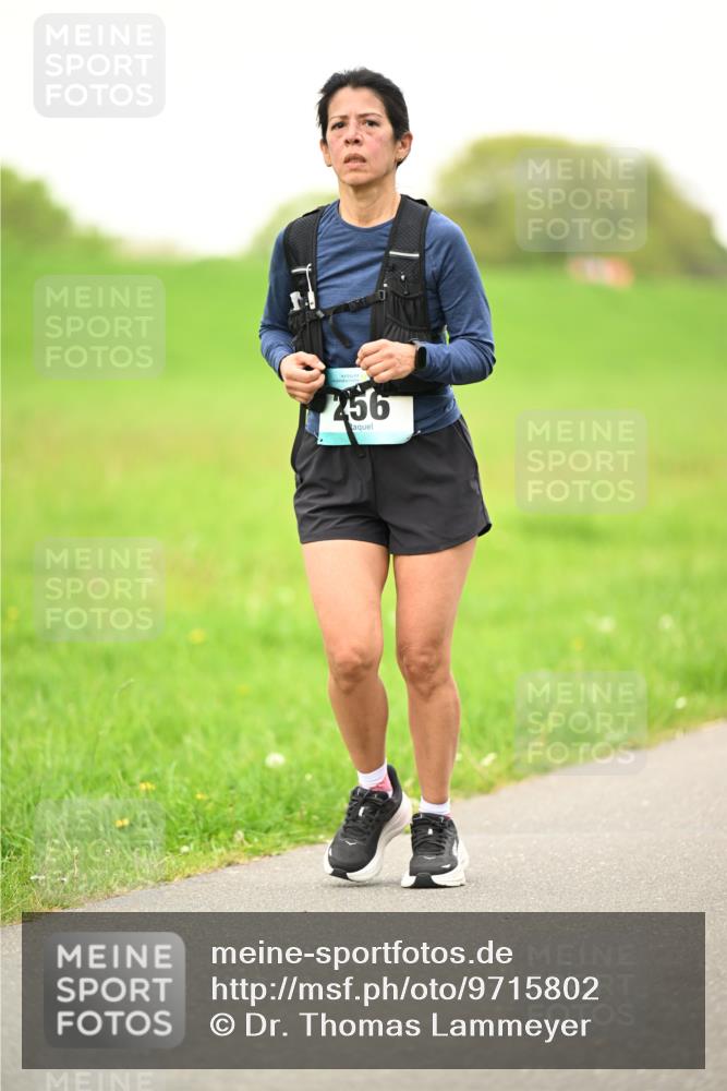 10.05.2026 - 8. Wedeler Halbmarathon Dr. Thomas Lammeyer http://msf.ph/oto/9715802 10.05.2026 12:29:32 Laufen 256 meine-sportfotos.de