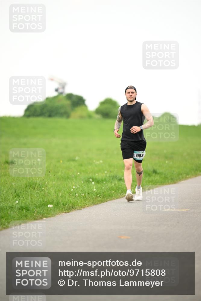 10.05.2026 - 8. Wedeler Halbmarathon Dr. Thomas Lammeyer http://msf.ph/oto/9715808 10.05.2026 12:30:02 Laufen 983 meine-sportfotos.de
