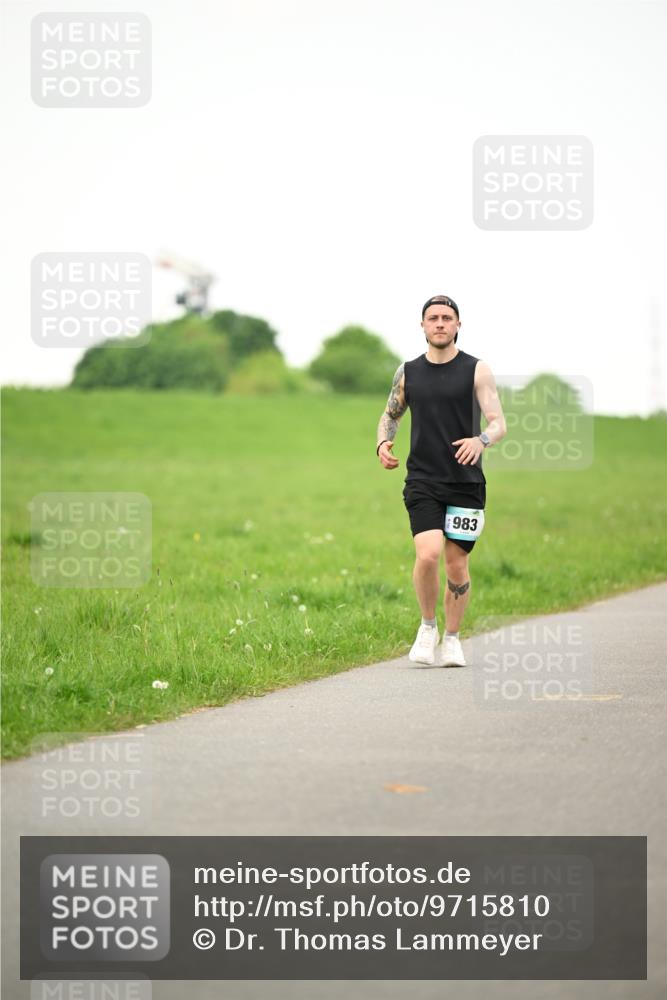 10.05.2026 - 8. Wedeler Halbmarathon Dr. Thomas Lammeyer http://msf.ph/oto/9715810 10.05.2026 12:30:02 Laufen 983 meine-sportfotos.de