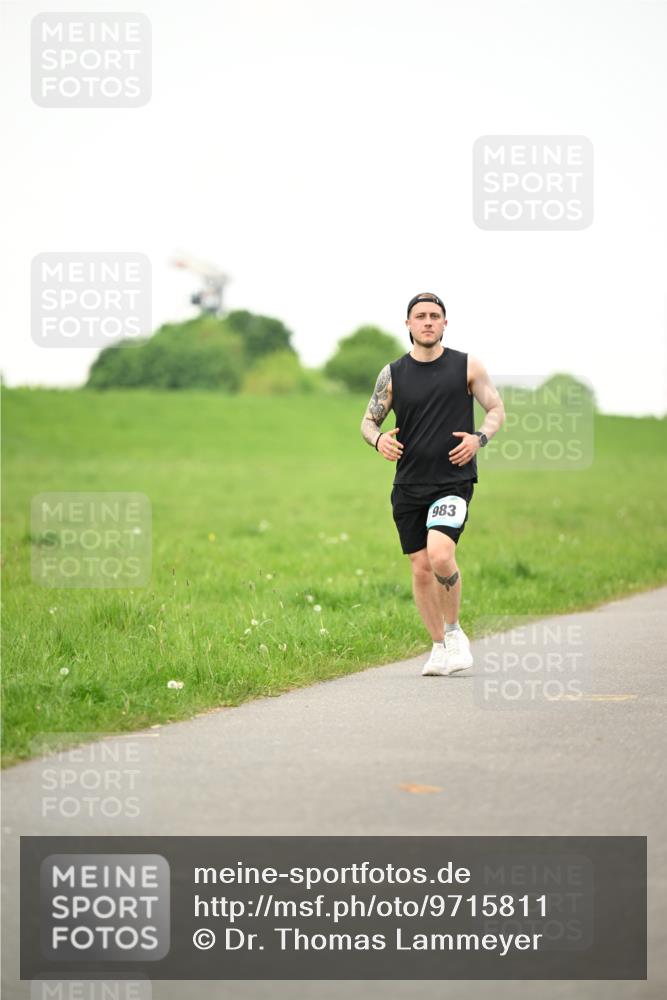 10.05.2026 - 8. Wedeler Halbmarathon Dr. Thomas Lammeyer http://msf.ph/oto/9715811 10.05.2026 12:30:03 Laufen 983 meine-sportfotos.de