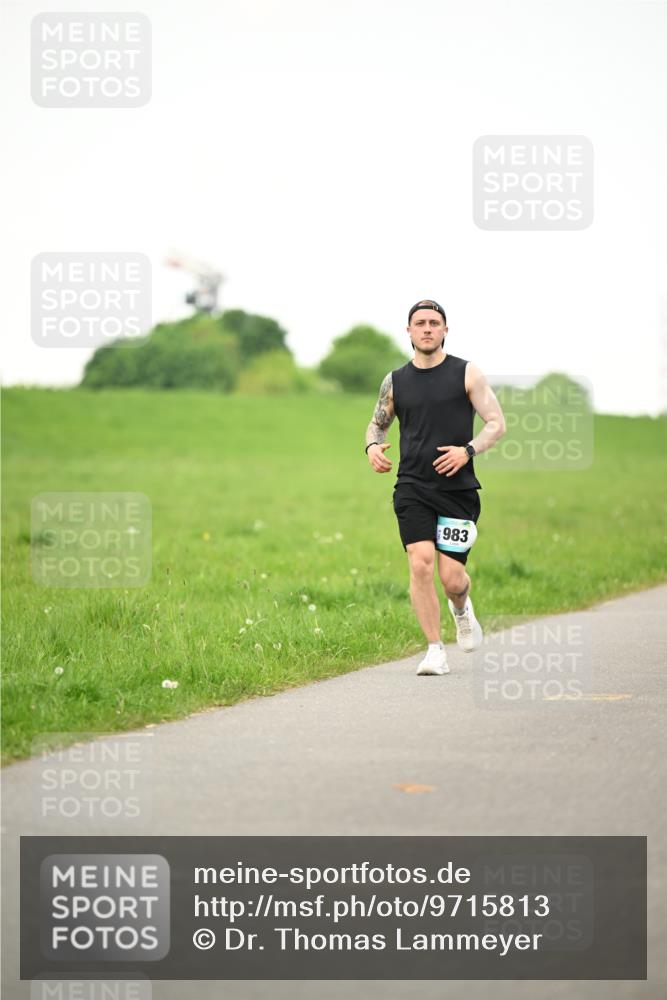 10.05.2026 - 8. Wedeler Halbmarathon Dr. Thomas Lammeyer http://msf.ph/oto/9715813 10.05.2026 12:30:02 Laufen 983 meine-sportfotos.de
