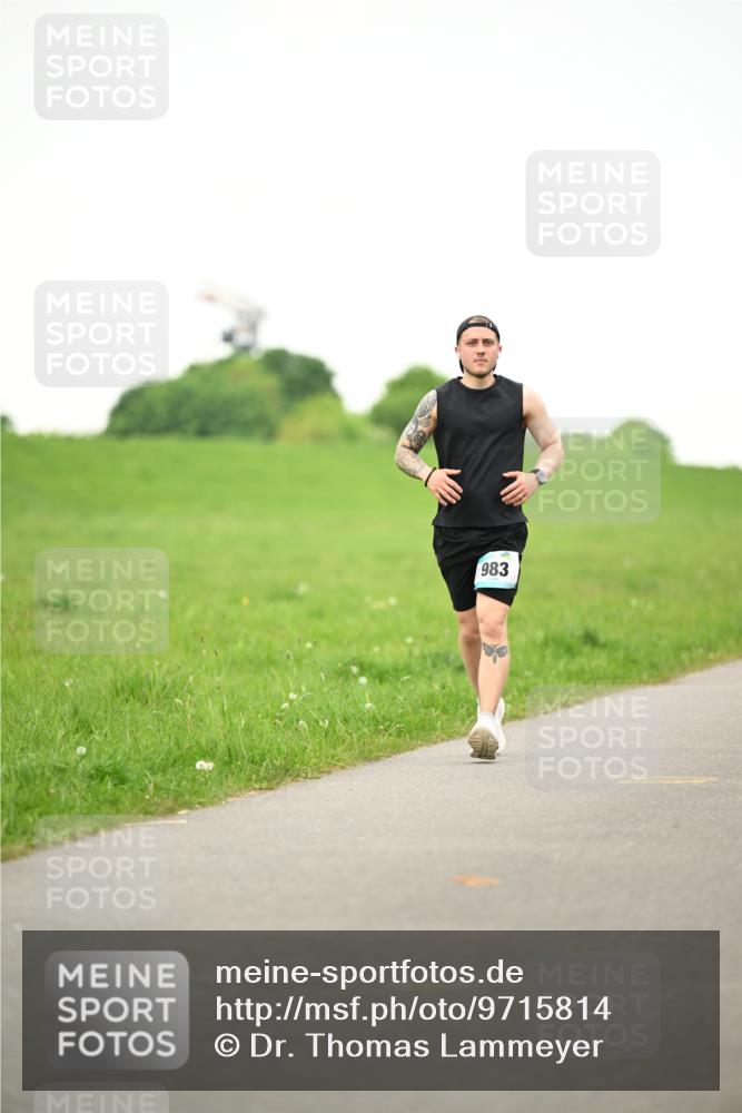 10.05.2026 - 8. Wedeler Halbmarathon Dr. Thomas Lammeyer http://msf.ph/oto/9715814 10.05.2026 12:30:03 Laufen 983 meine-sportfotos.de