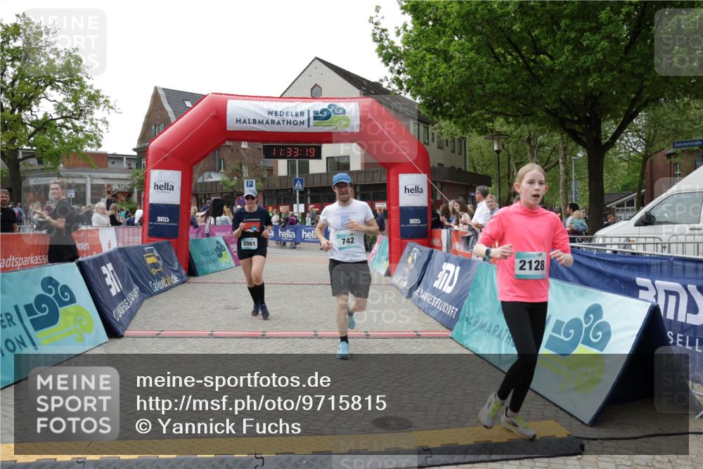 10.05.2026 - 8. Wedeler Halbmarathon Yannick Fuchs http://msf.ph/oto/9715815 10.05.2026 11:33:17 Ziel 742, 2107, 2118, 2128, 2195 meine-sportfotos.de