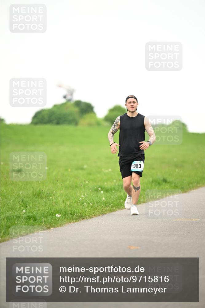 10.05.2026 - 8. Wedeler Halbmarathon Dr. Thomas Lammeyer http://msf.ph/oto/9715816 10.05.2026 12:30:03 Laufen 983 meine-sportfotos.de