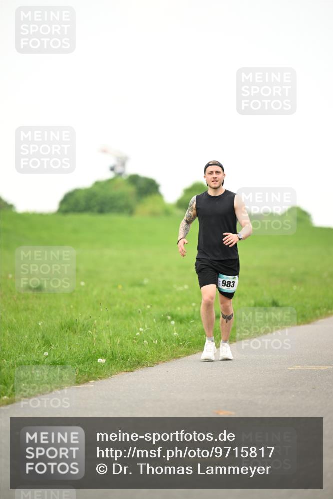 10.05.2026 - 8. Wedeler Halbmarathon Dr. Thomas Lammeyer http://msf.ph/oto/9715817 10.05.2026 12:30:03 Laufen 983 meine-sportfotos.de
