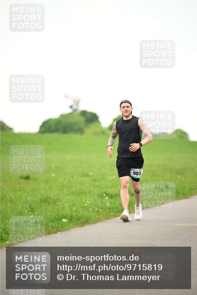 10.05.2026 - 8. Wedeler Halbmarathon Dr. Thomas Lammeyer http://msf.ph/oto/9715819 10.05.2026 12:30:03 Laufen 983 meine-sportfotos.de
