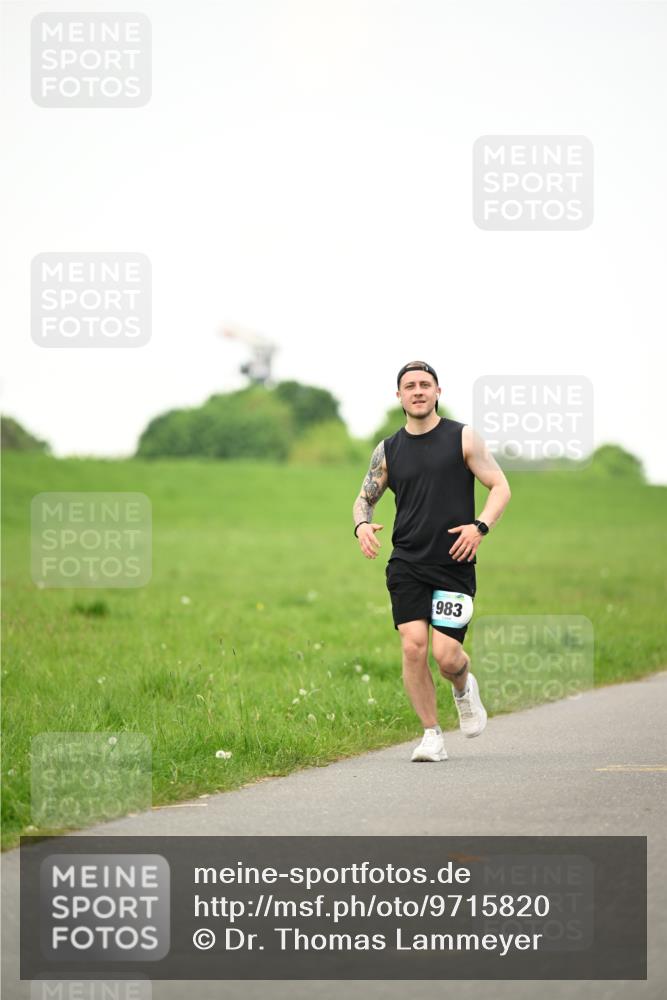 10.05.2026 - 8. Wedeler Halbmarathon Dr. Thomas Lammeyer http://msf.ph/oto/9715820 10.05.2026 12:30:03 Laufen 983 meine-sportfotos.de