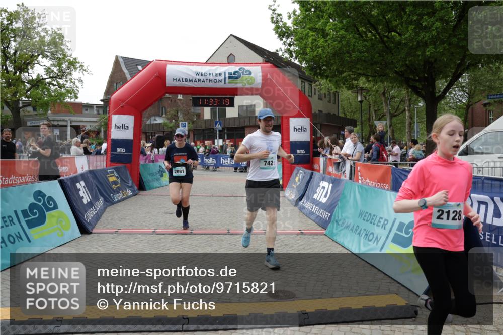 10.05.2026 - 8. Wedeler Halbmarathon Yannick Fuchs http://msf.ph/oto/9715821 10.05.2026 11:33:18 Ziel 86, 742, 2107, 2118, 2128, 2195 meine-sportfotos.de