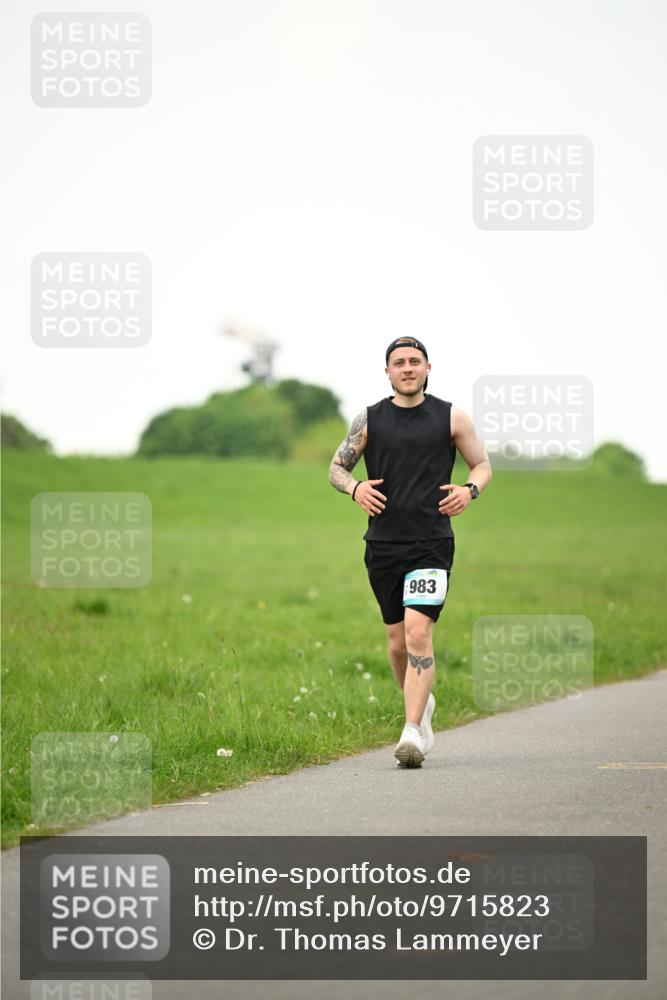10.05.2026 - 8. Wedeler Halbmarathon Dr. Thomas Lammeyer http://msf.ph/oto/9715823 10.05.2026 12:30:03 Laufen 983 meine-sportfotos.de