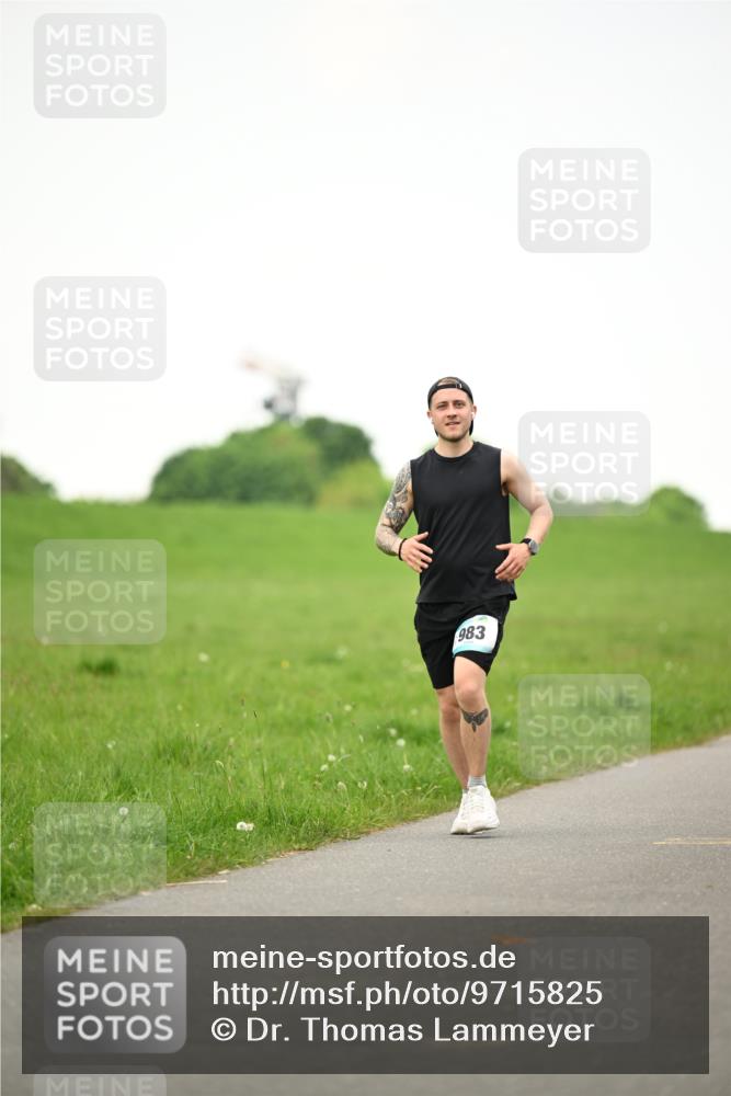 10.05.2026 - 8. Wedeler Halbmarathon Dr. Thomas Lammeyer http://msf.ph/oto/9715825 10.05.2026 12:30:03 Laufen 983 meine-sportfotos.de