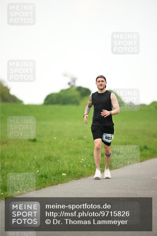 10.05.2026 - 8. Wedeler Halbmarathon Dr. Thomas Lammeyer http://msf.ph/oto/9715826 10.05.2026 12:30:04 Laufen 983 meine-sportfotos.de